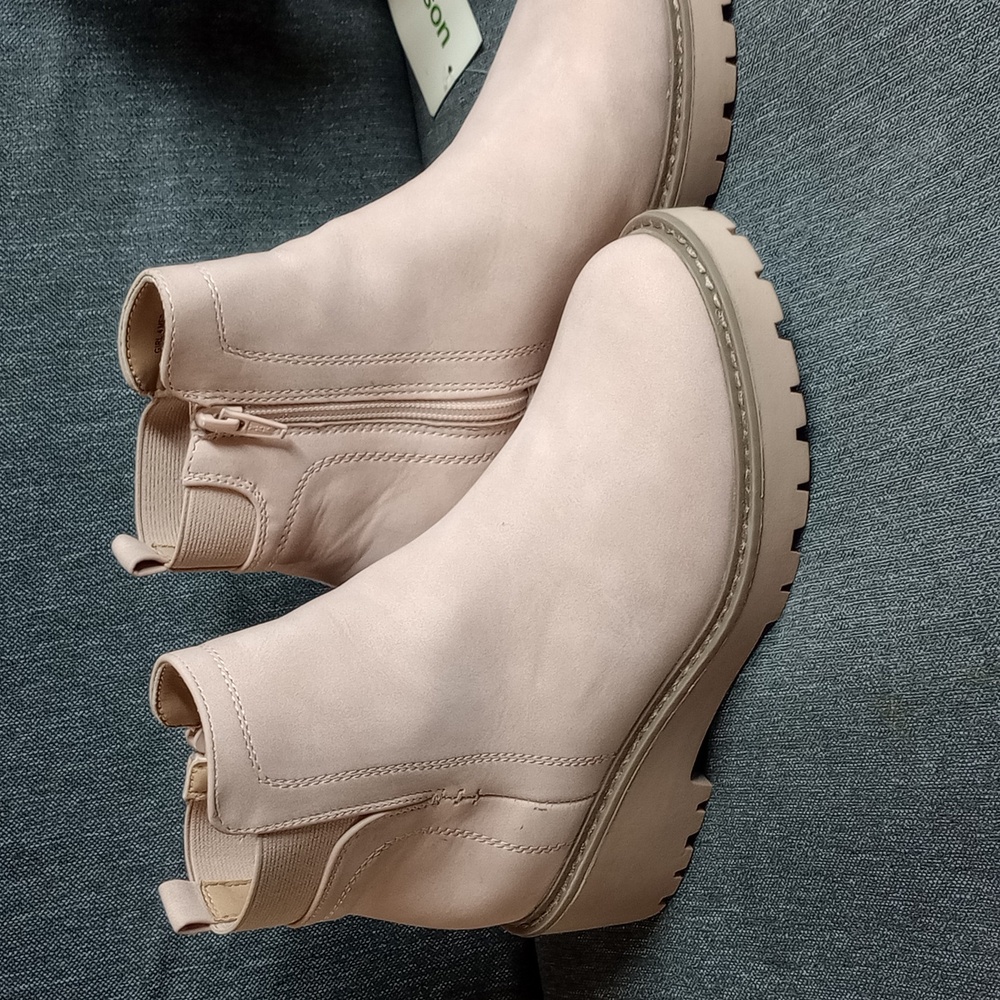Girl 4 med sip up boots